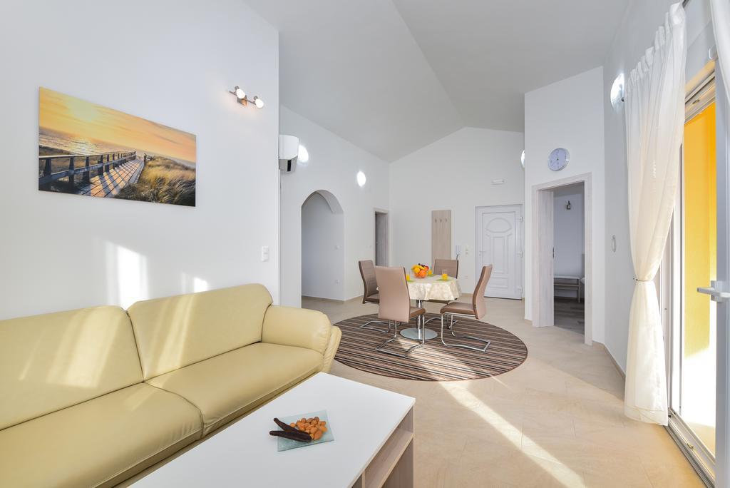 Apartments Ana Vrsi Buitenkant foto