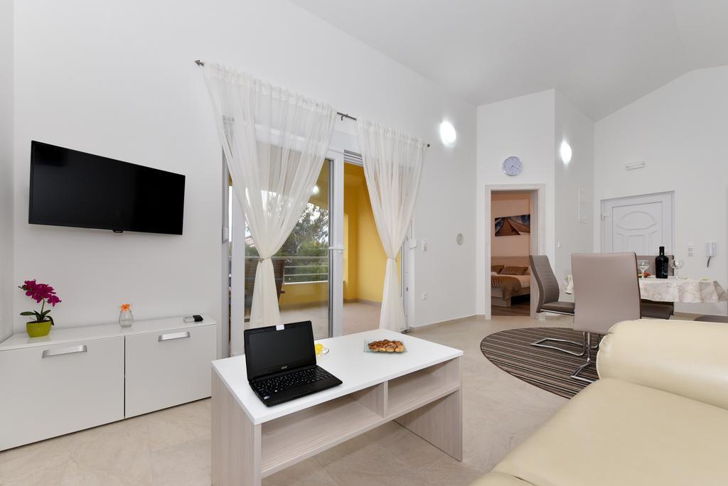Apartments Ana Vrsi Buitenkant foto
